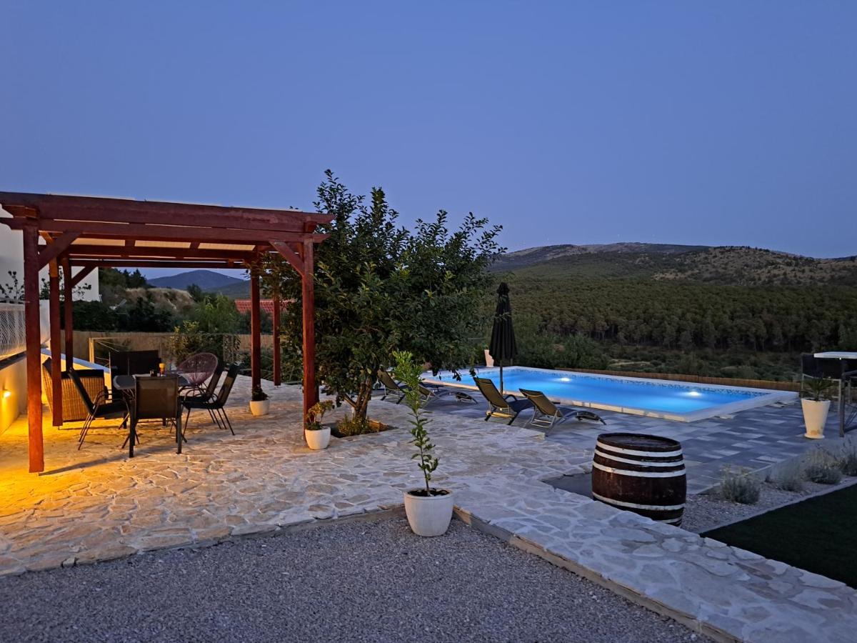 Guest House "The View" - With A Pool Donje Polje Екстериор снимка