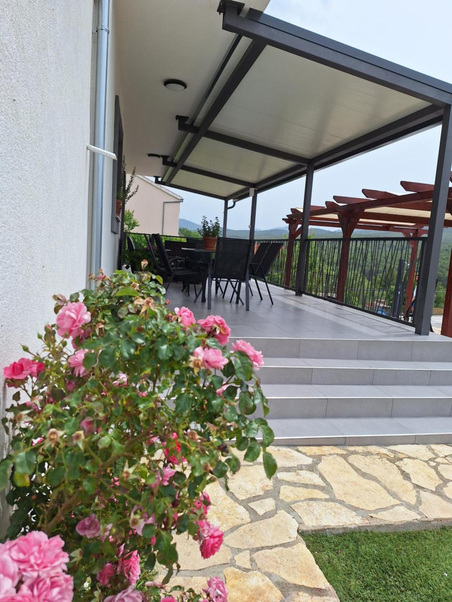 Guest House "The View" - With A Pool Donje Polje Екстериор снимка